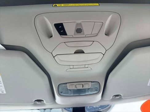 Used 2020 Ford Transit Connect Titanium image 32