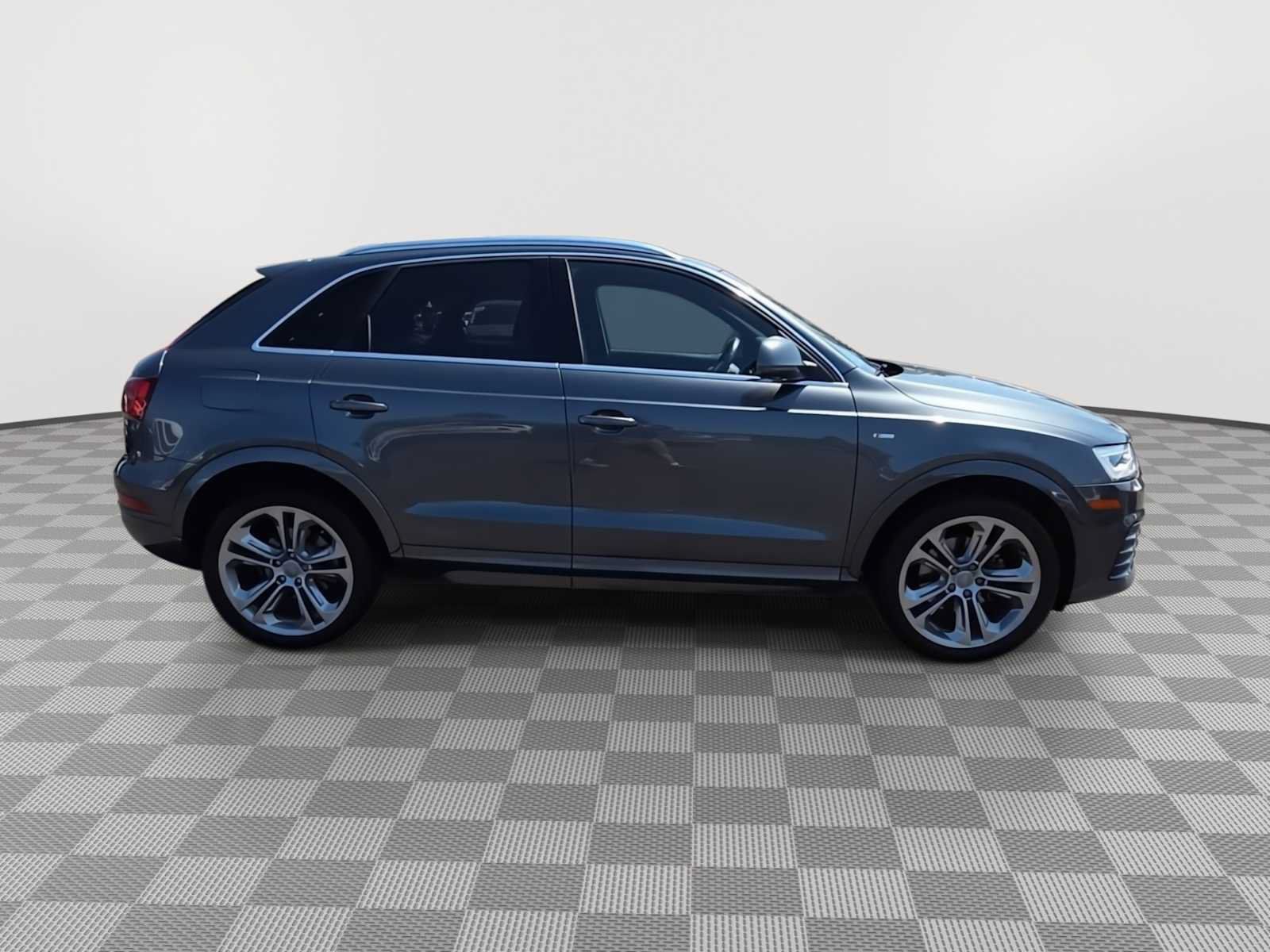 Used 2018 Audi Q3 2.0T Premium Plus w/ Premium Plus Package AWD/4WD image 9