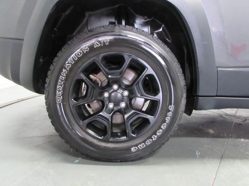 Used 2022 Jeep Cherokee Latitude w/ Sun & Sound Group image 9