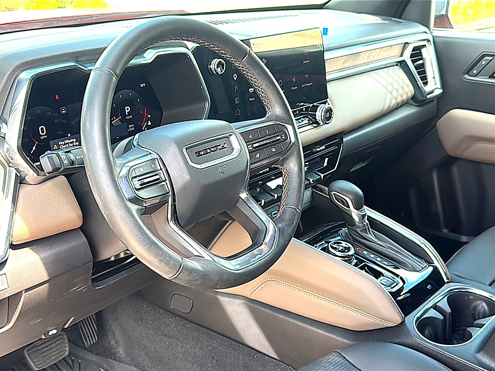 Used 2024 GMC Canyon Denali AWD/4WD image 12