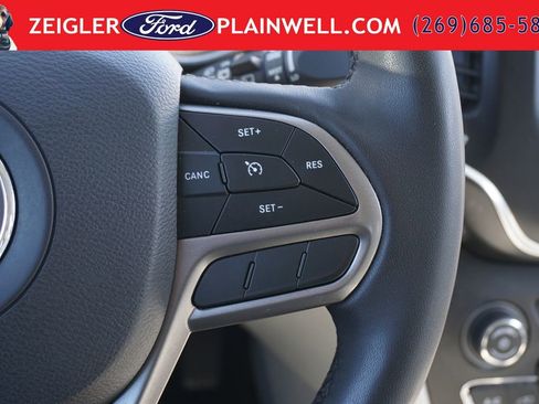 Used 2021 Jeep Cherokee Latitude Plus AWD/4WD image 24