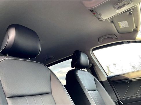 Used 2022 Volkswagen Tiguan SE image 21