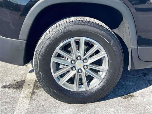 Used 2023 Chevrolet Traverse LT image 9
