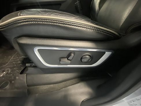 Used 2024 RAM 1500 Laramie image 12