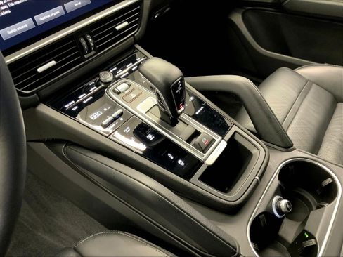 Certified 2023 Porsche Cayenne Platinum Edition AWD/4WD image 18