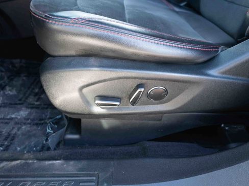 Used 2018 Ford Explorer XLT w/ Equipment Group 202A image 12