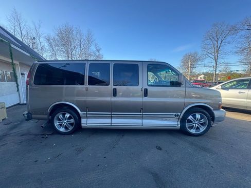 Used 2004 Chevrolet Express 1500 image 3