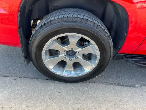 Used 2011 Chevrolet Avalanche LTZ image 10