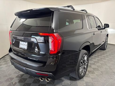 Used 2023 GMC Yukon XL Denali Ultimate AWD/4WD image 5