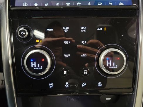 Used 2020 Land Rover Discovery Sport SE R-Dynamic image 18