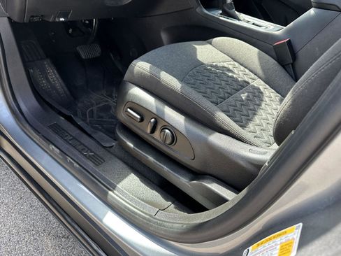 Used 2024 Chevrolet Equinox LT image 19