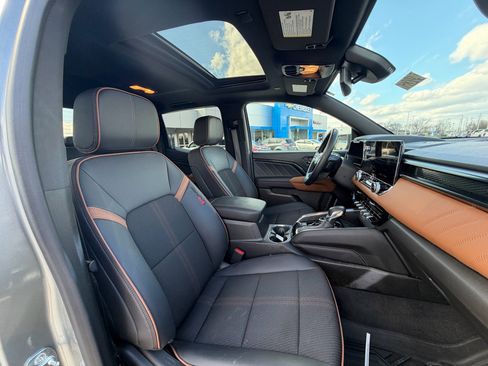 Used 2024 GMC Canyon AT4 w/ Technology Package image 12