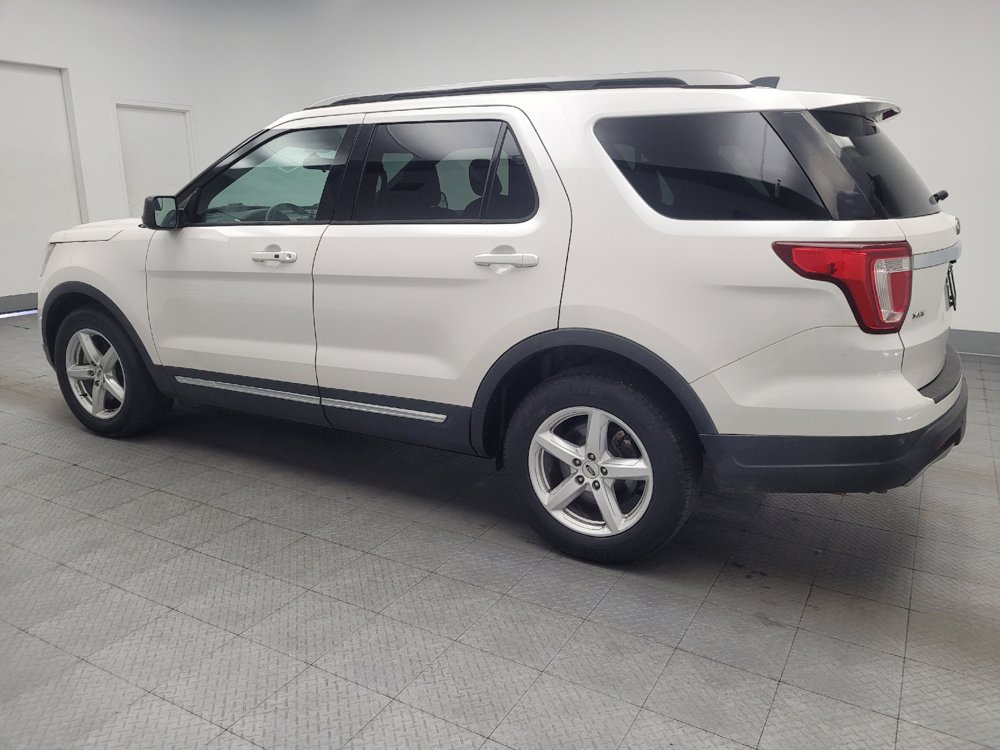 Used 2018 Ford Explorer XLT FWD image 3