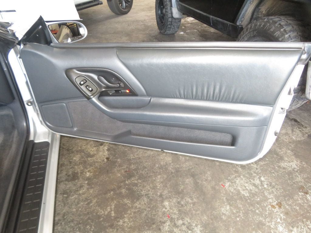 Used 1995 Chevrolet Camaro Z28 RWD image 22