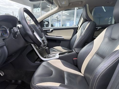 Used 2011 Volvo XC60 T6 AWD/4WD image 25