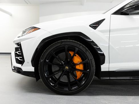 Used 2021 Lamborghini Urus image 12