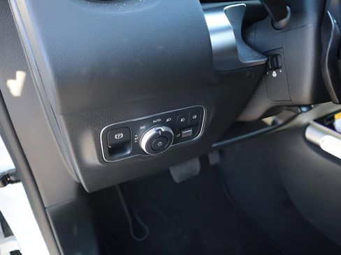 New 2026 Mercedes-Benz GLB 250 4MATIC image 37