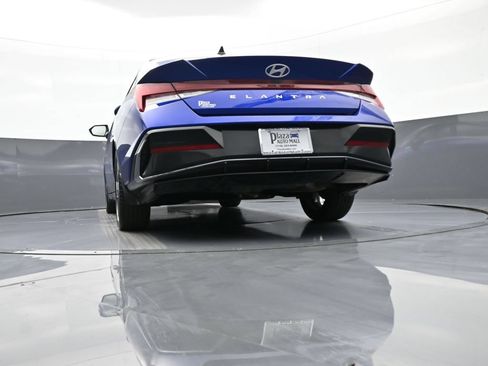 Certified 2024 Hyundai Elantra SEL w/ Convenience Package FWD image 31