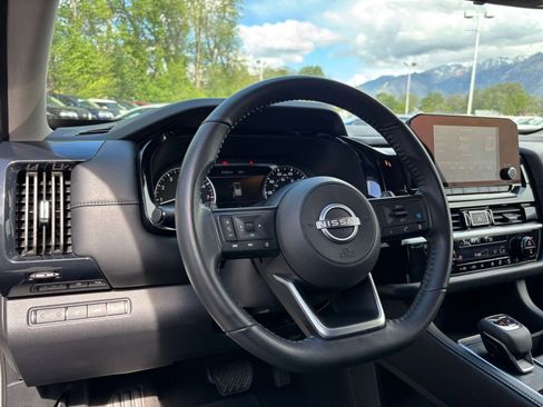 Used 2025 Nissan Pathfinder SV AWD/4WD image 37