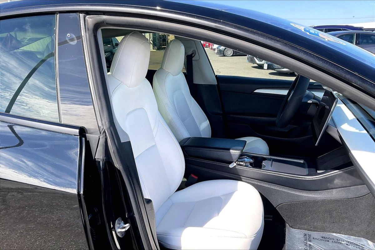 Used 2022 Tesla Model 3 Long Range AWD/4WD image 7