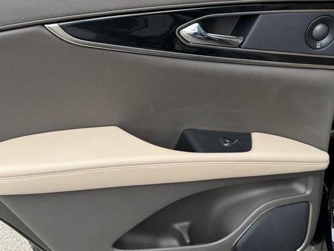 Used 2022 Lincoln Nautilus Reserve w/ Equipment Group 201A image 12