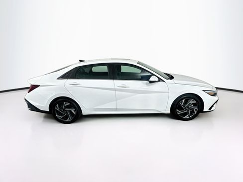 Used 2025 Hyundai Elantra Limited FWD image 10