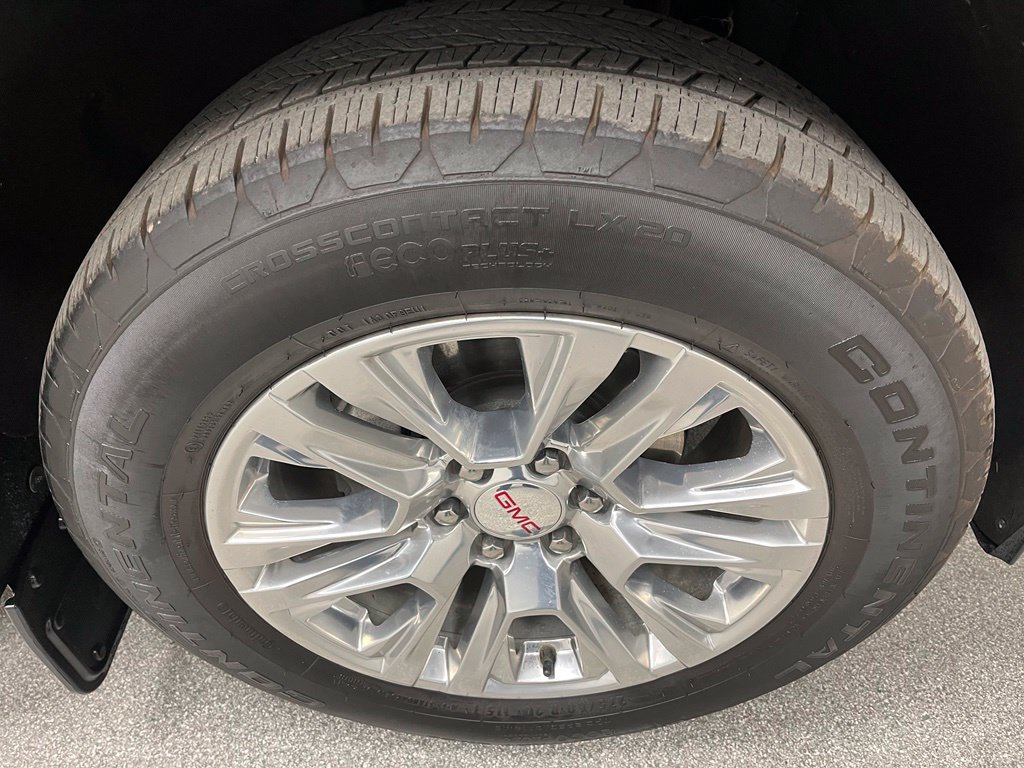 Used 2025 GMC Yukon Denali w/ LPO, Floor Liner Package AWD/4WD image 18