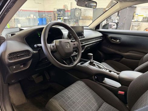 Used 2023 Honda HR-V LX image 9