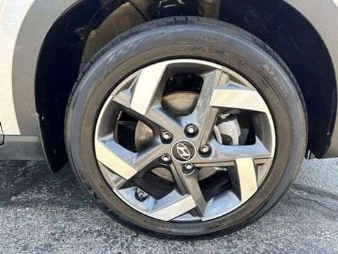 Used 2025 Hyundai Venue SEL FWD image 10