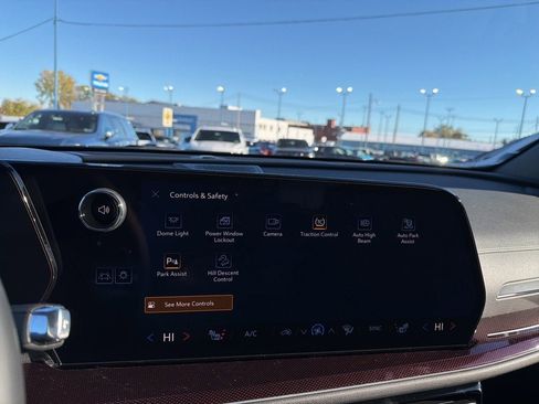 New 2026 Chevrolet Traverse Z71 w/ Enhanced Driving Package image 29