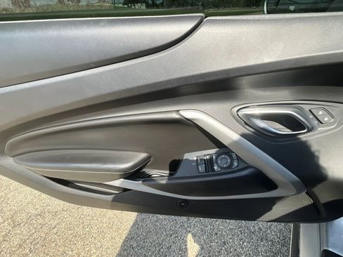 Used 2018 Chevrolet Camaro SS RWD image 27