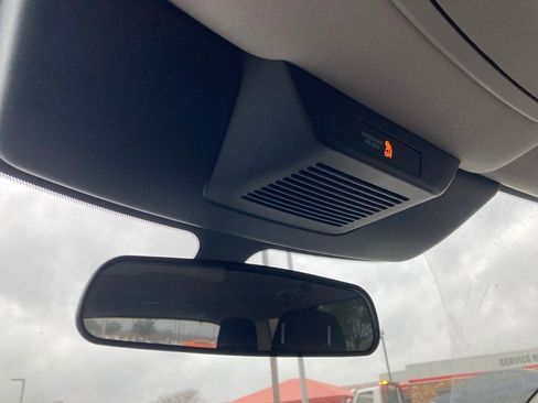 Used 2025 Nissan Pathfinder SV image 28