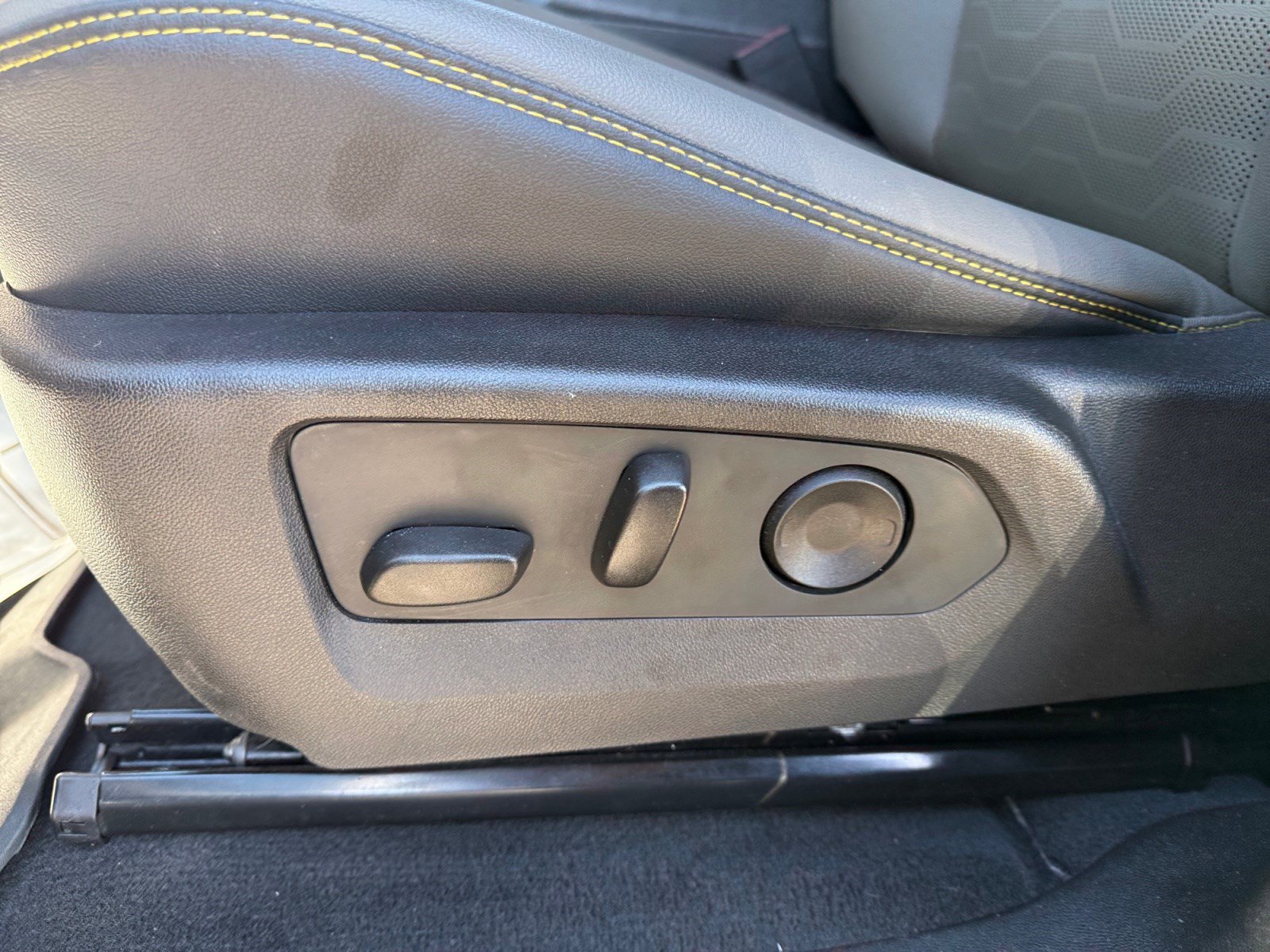 Used 2025 Chevrolet Colorado ZR2 w/ Technology Package AWD/4WD image 14