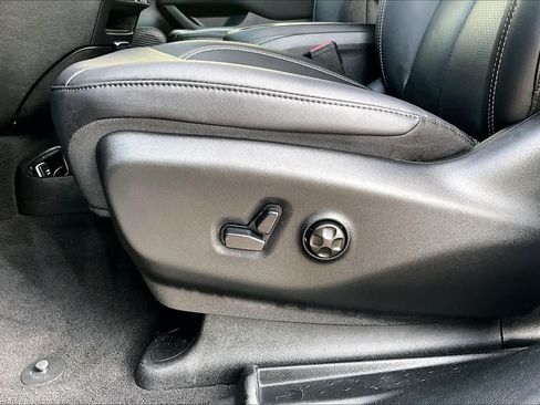 Used 2025 Chrysler Pacifica Select FWD image 34
