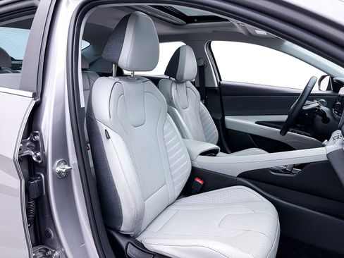 Used 2022 Hyundai Elantra Limited image 38