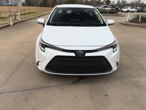 Used 2024 Toyota Corolla LE image 4
