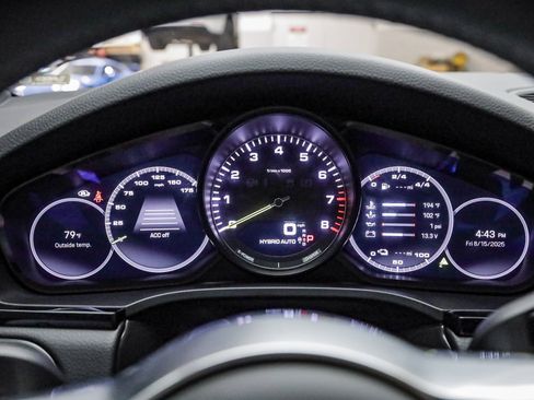 Used 2023 Porsche Cayenne Platinum Edition image 29