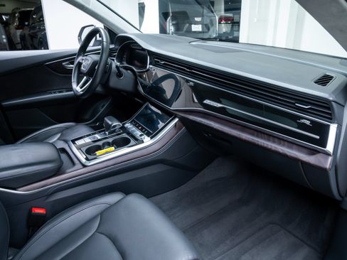 Used 2019 Audi Q8 Prestige AWD/4WD image 30