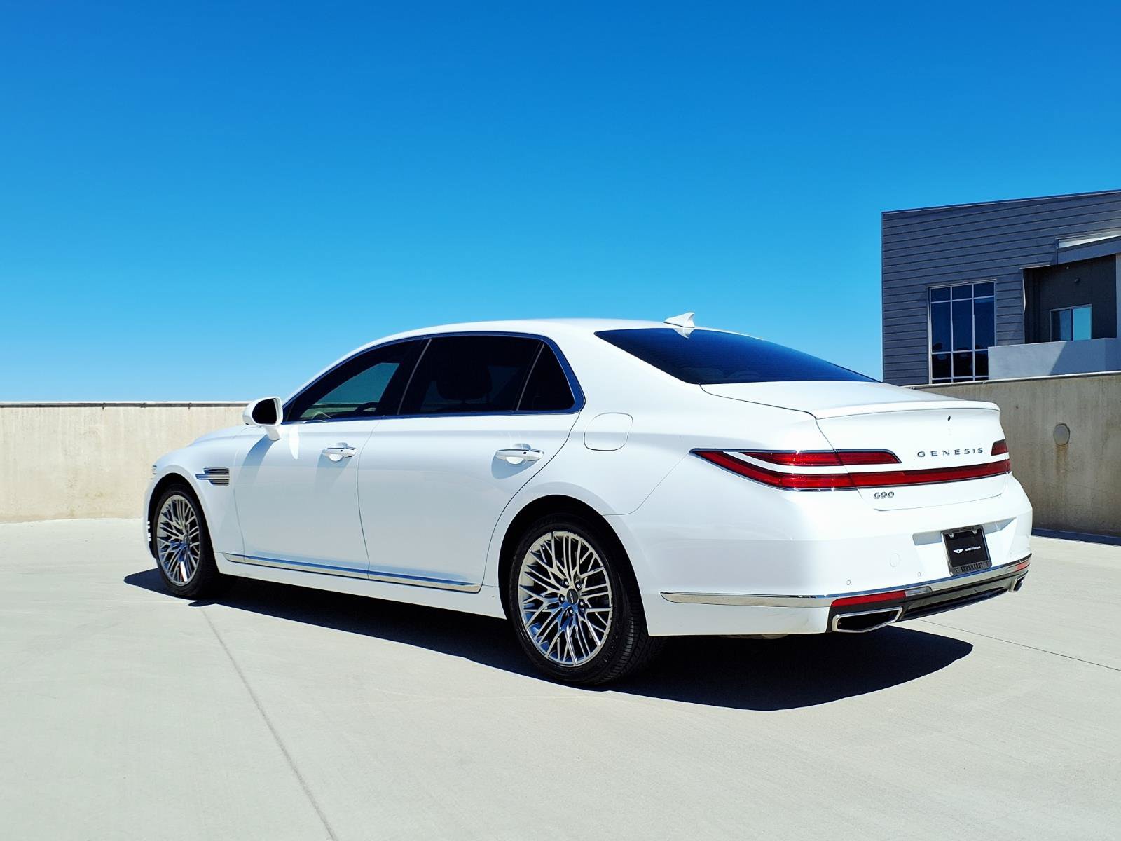 Used 2021 Genesis G90 3.3T Premium RWD image 3