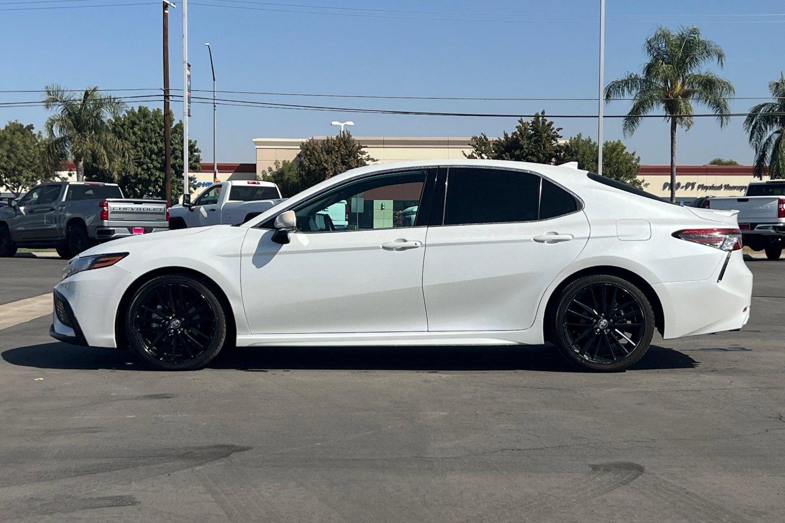 Used 2022 Toyota Camry XSE FWD image 8