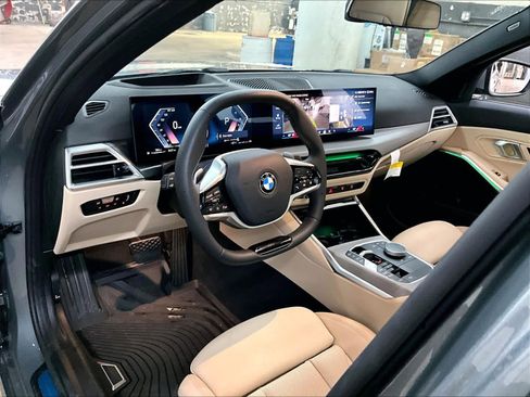 Used 2025 BMW 330i Sedan w/ Premium Package RWD image 16