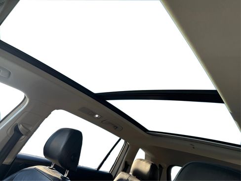 Used 2018 Volkswagen Tiguan SEL Premium image 23