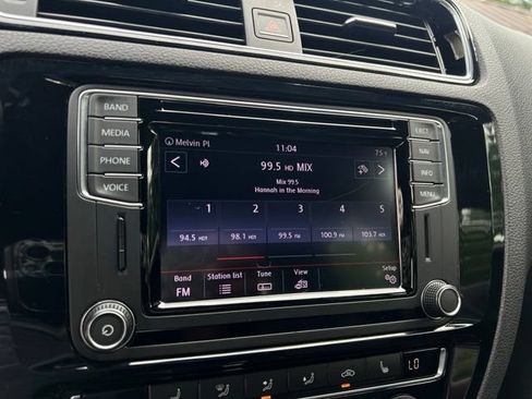Used 2017 Volkswagen Jetta GLI FWD image 36