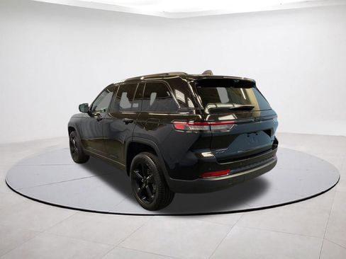 Used 2025 Jeep Grand Cherokee Limited w/ Luxury Tech Group II AWD/4WD image 4
