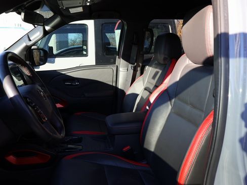 Used 2023 Nissan Frontier PRO-4X w/ Pro Convenience Package image 11