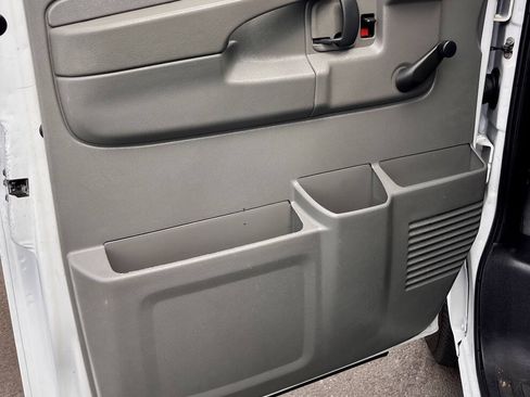 Used 2013 Chevrolet Express 2500 RWD image 14