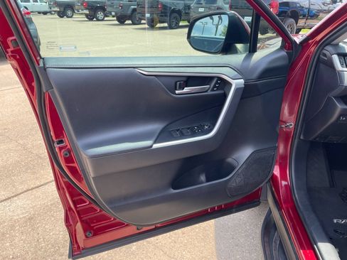 Used 2019 Toyota RAV4 Limited AWD/4WD image 11