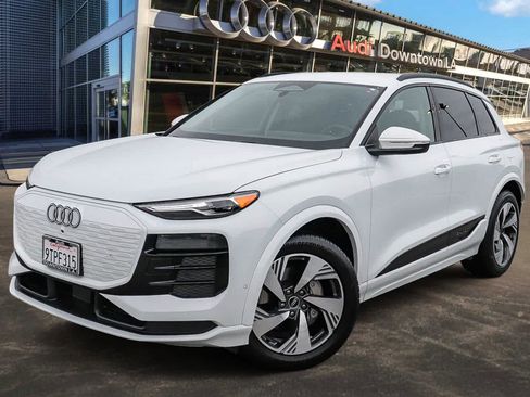 Used 2025 Audi Q6 e-tron Premium w/ Convenience Package image 1