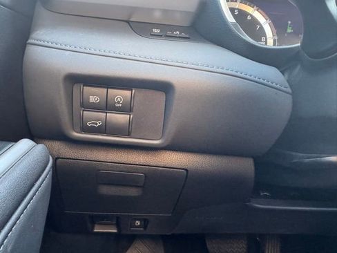 Used 2023 Toyota Highlander XLE AWD/4WD image 34