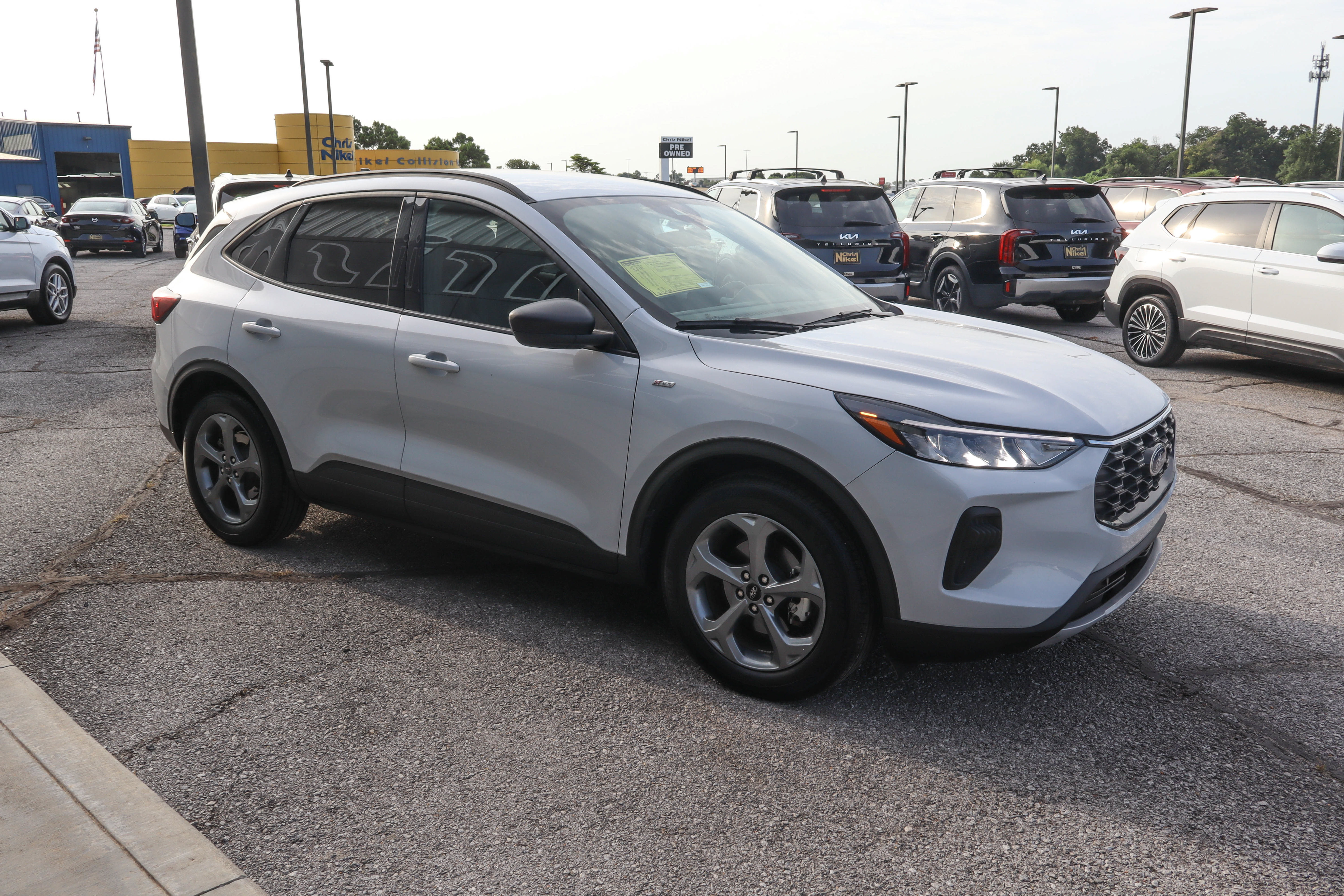 Used 2025 Ford Escape ST-Line FWD image 3
